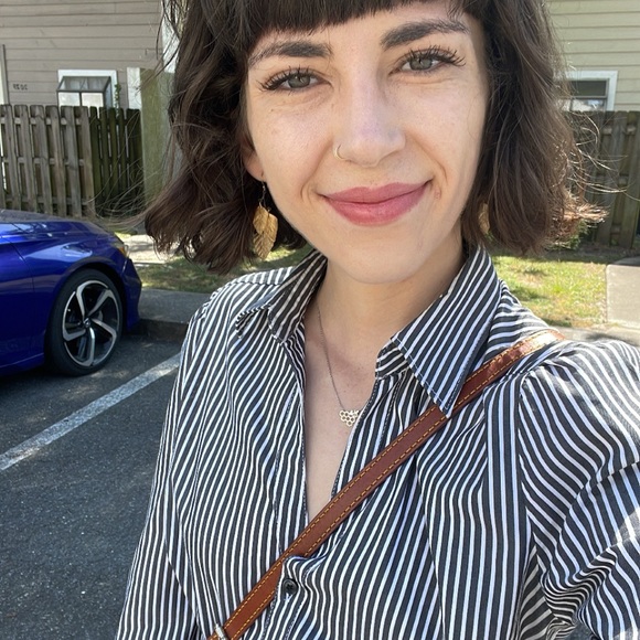 Meet your Posher, Jade - Picture 2 of 7